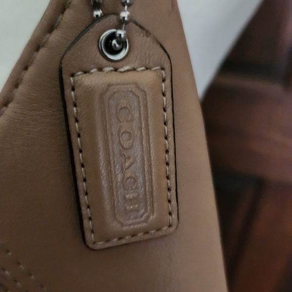 Coach Hamptons Big Buckle Medium Beige Leather Hobo F11197 - Picture 13 of 16